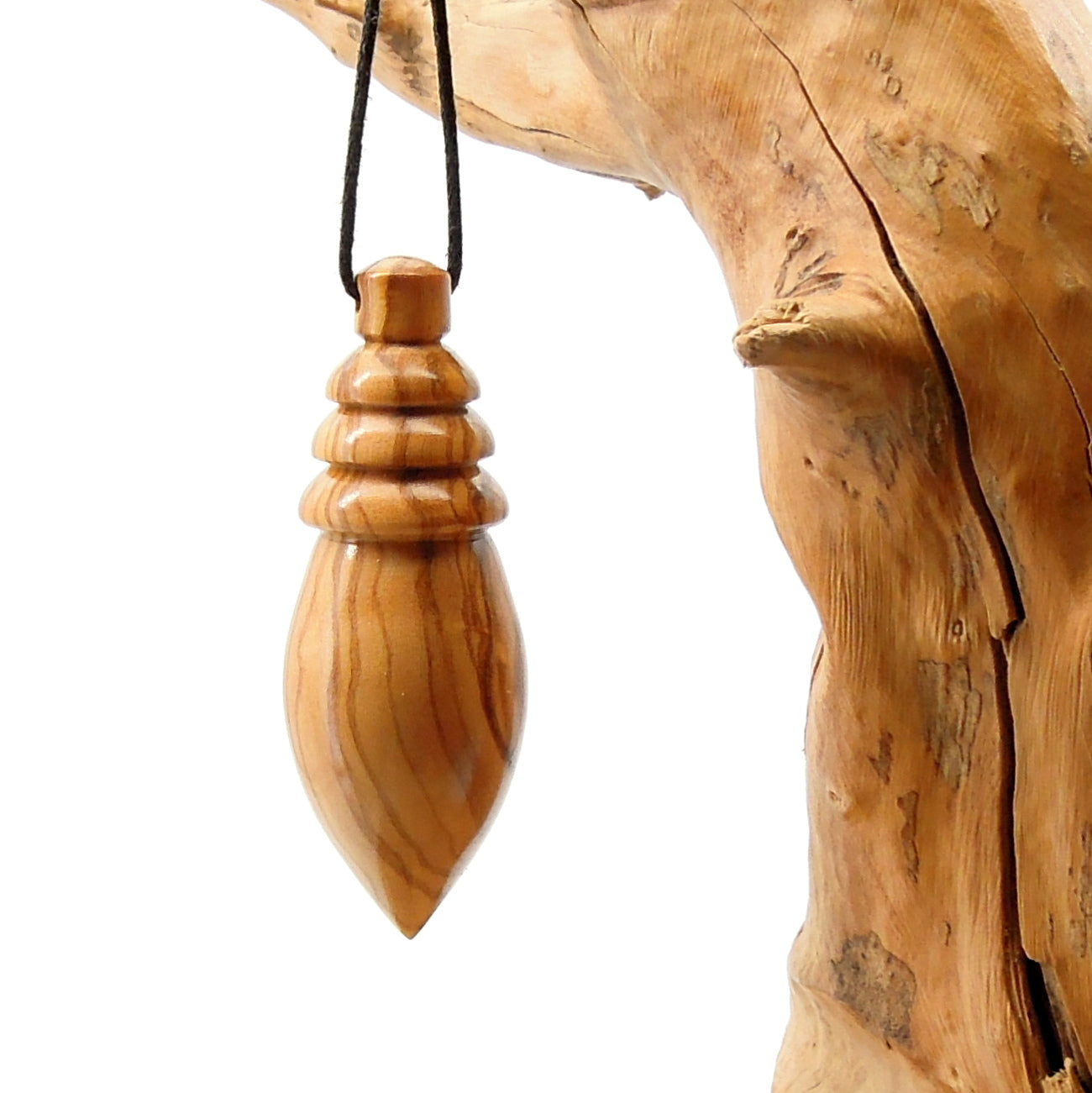 Pendule artisanal divinatoire en olivier avec oeilleton