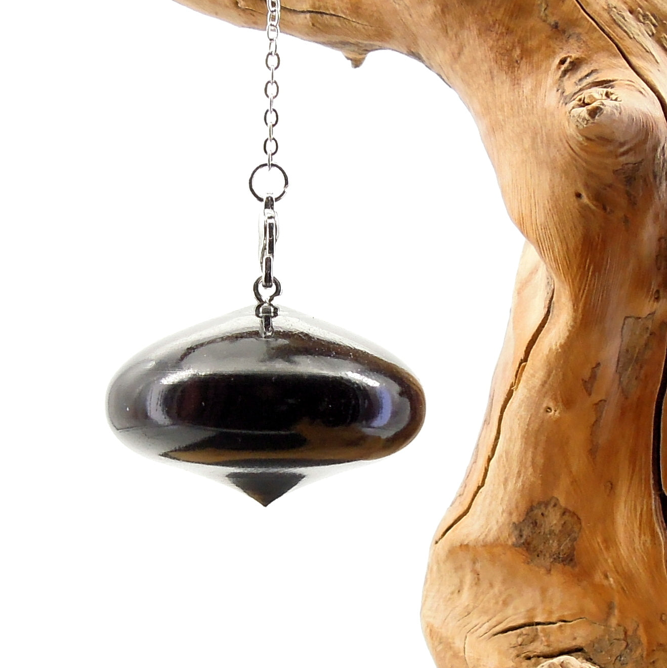 Pendule artisanal de radiesthésie en ébène avec chainette.