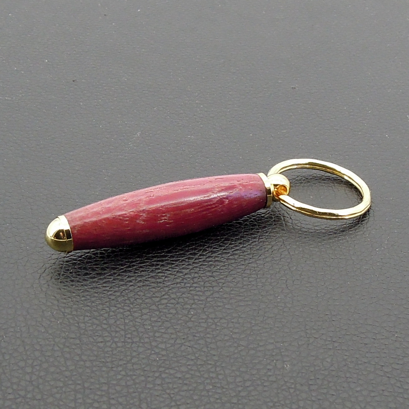 Porte clefs amarante.