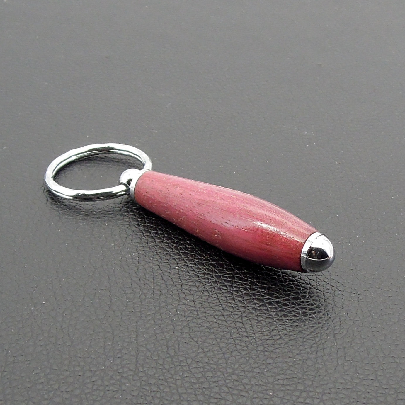 Porte clefs amarante.