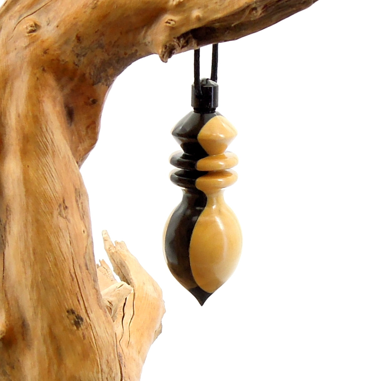 Pendule artisanal divinatoire en buis et ébène avec oeilleton