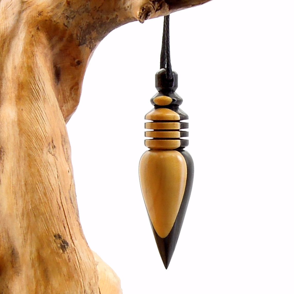 Pendule artisanal divinatoire en buis et ébène avec oeilleton