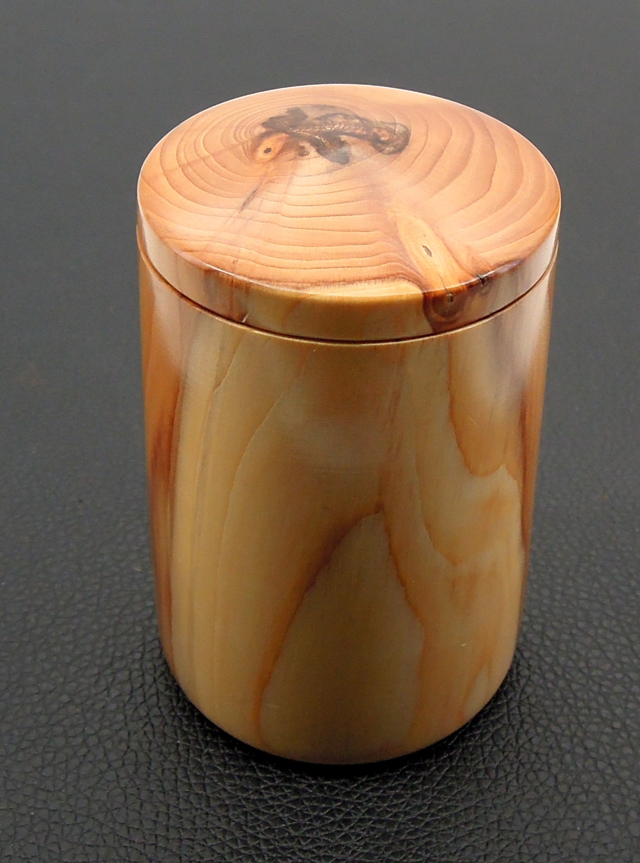 Boite en bois d'if de Bourgone.