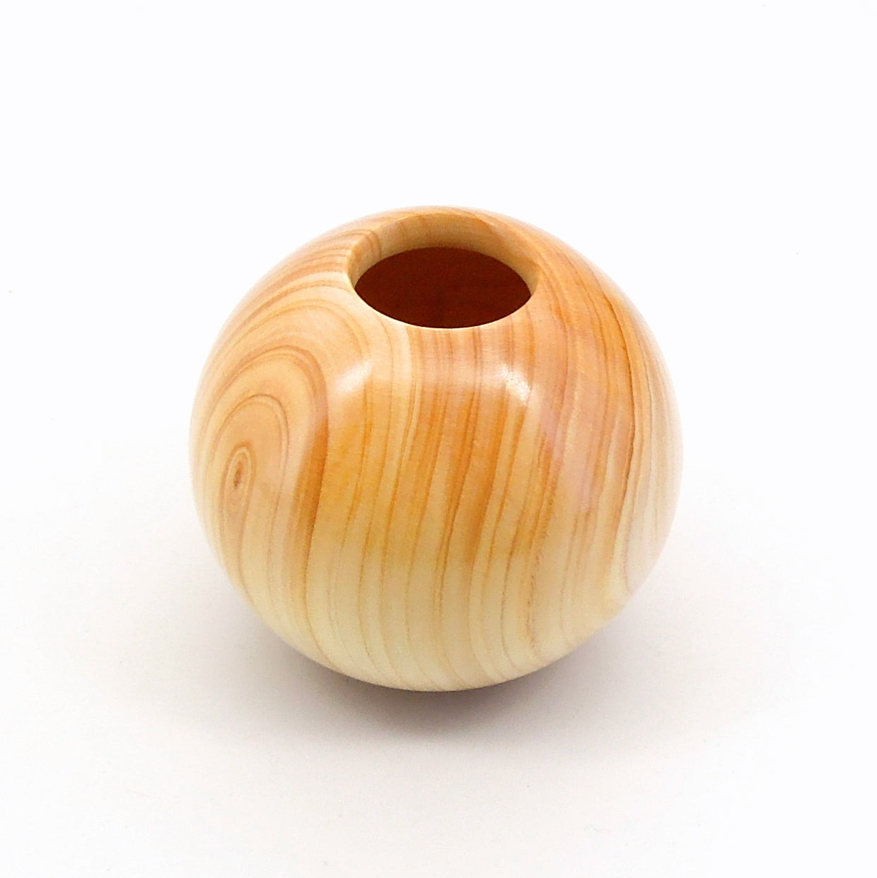 Pot en cyprès.