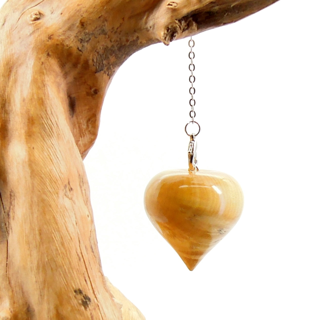 Pendule artisanal de radiesthésie en buis avec chainette.