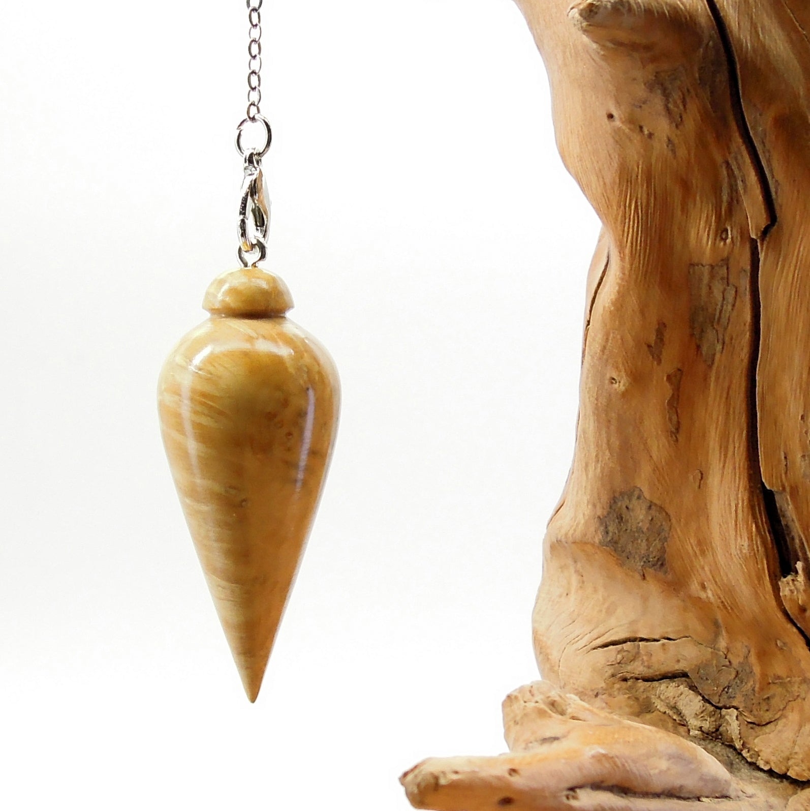 Pendule artisanal de radiesthésie en buis avec chainette..