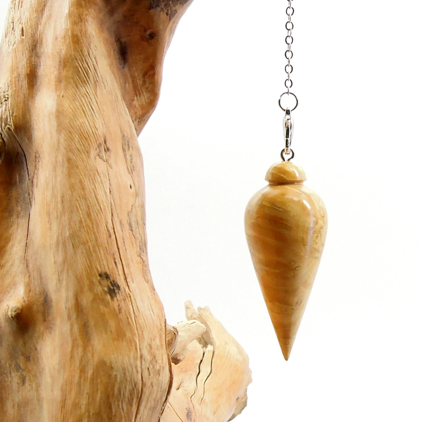 Pendule artisanal de radiesthésie en buis avec chainette..