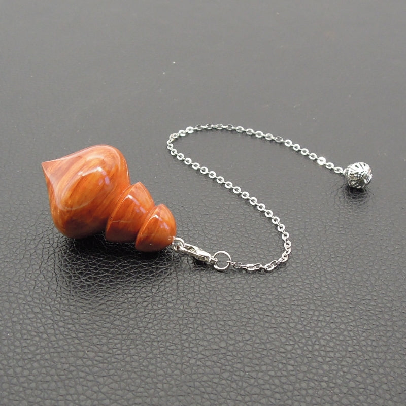 Pendule artisanal de radiesthésie en racine de bruyère avec chainette.