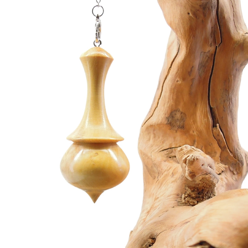 Pendule artisanal de radiesthésie en buis avec chainette.