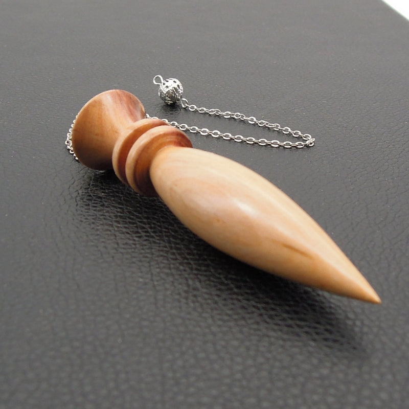 Pendule artisanal de radiesthésie en pêcher avec chainette. (Copie)