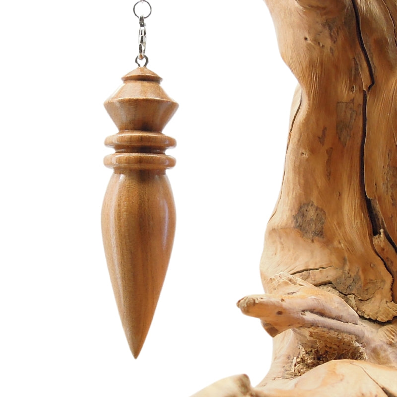 Pendule en bois de cerisier avec chainette.