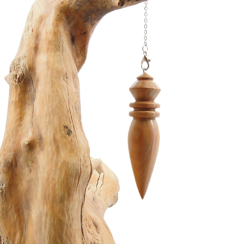 Pendule en bois de cerisier avec chainette.