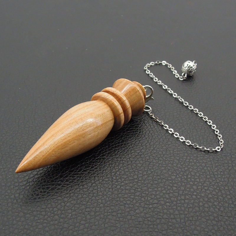 Pendule en bois de cerisier avec chainette.