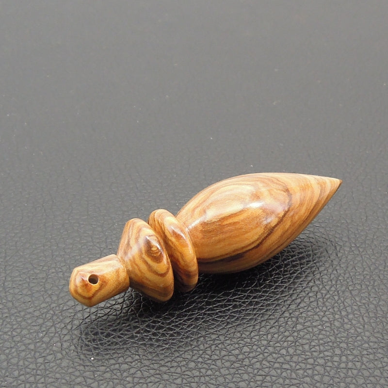 Pendule artisanal divinatoire en olivier avec oeilleton