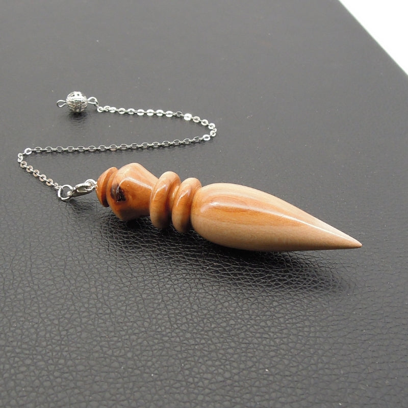 Pendule artisanal divinatoire en cornouiller avec chainette