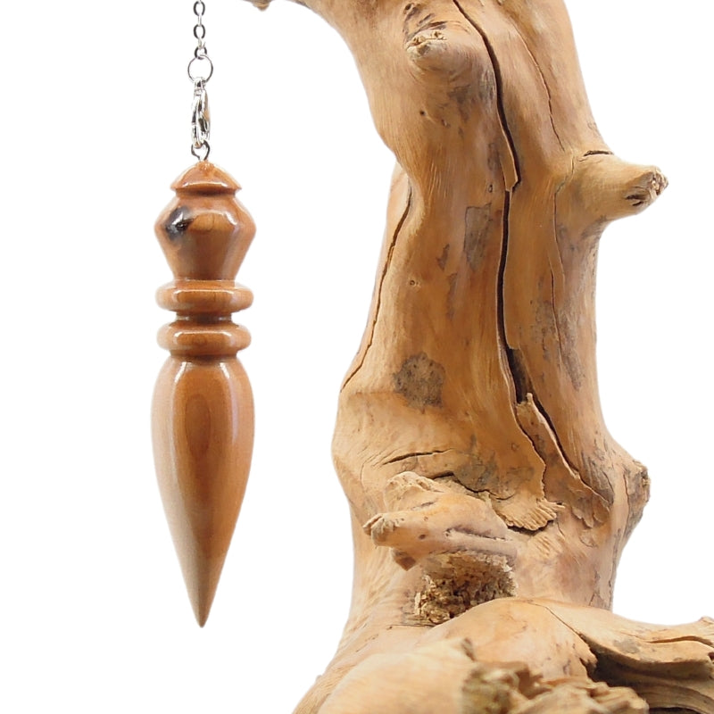 Pendule artisanal divinatoire en cornouiller avec chainette