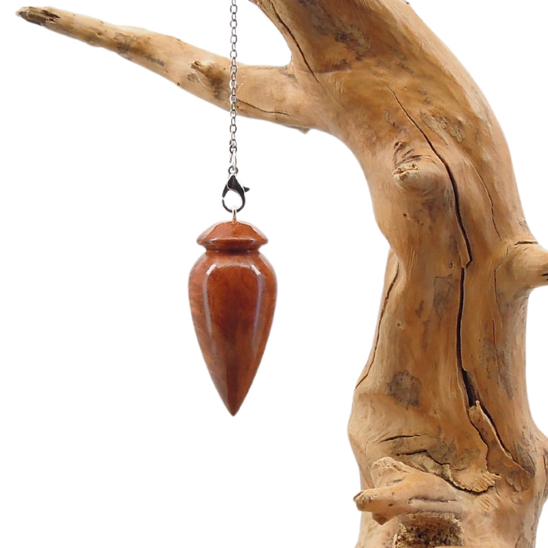 Pendule artisanal de radiesthésie en racine de bruyère avec chainette.