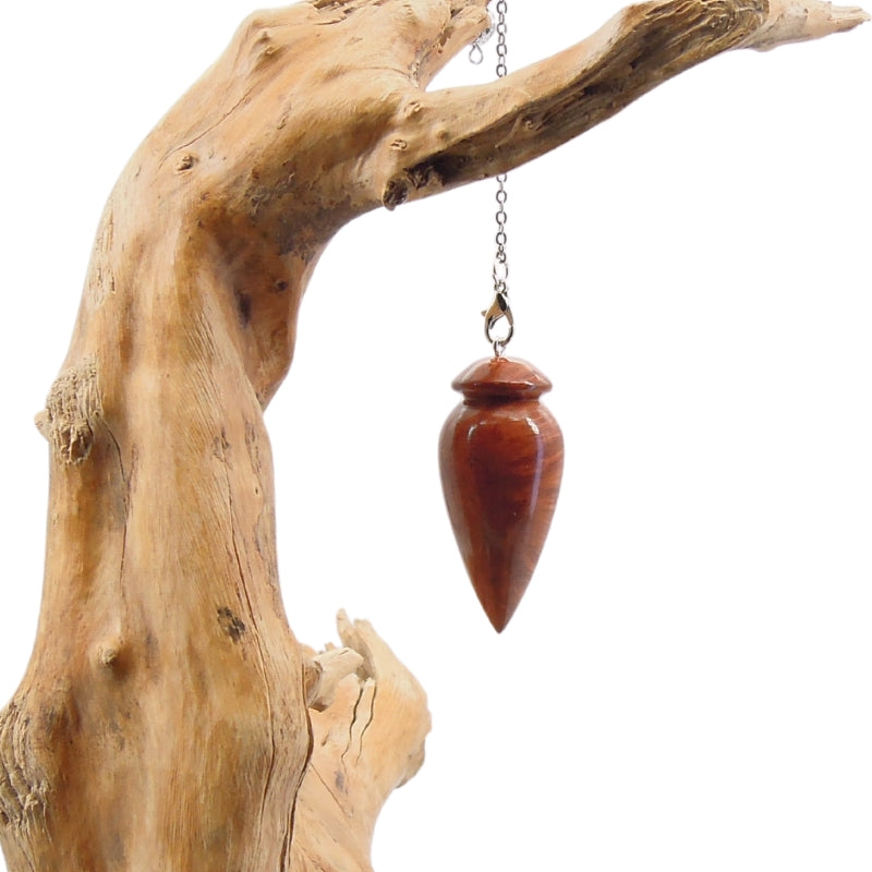 Pendule artisanal de radiesthésie en racine de bruyère avec chainette.