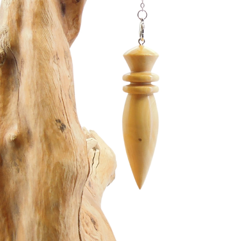 Pendule artisanal de radiesthésie en buis avec chainette.