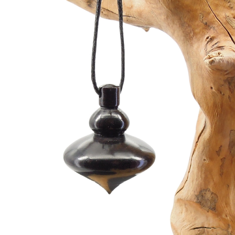 Pendule artisanal de radiesthésie en ébène avec oeilleton..