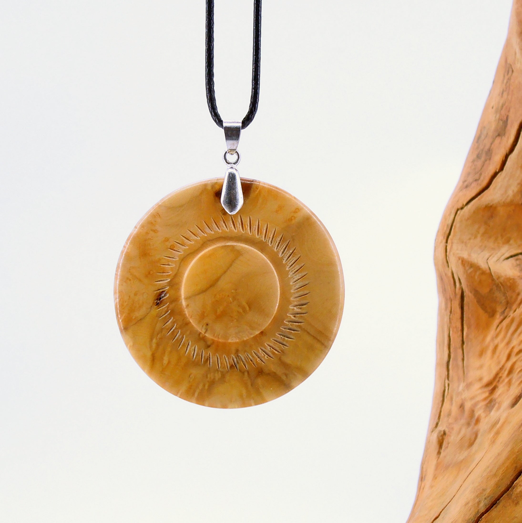 Bijou en bois de buis.