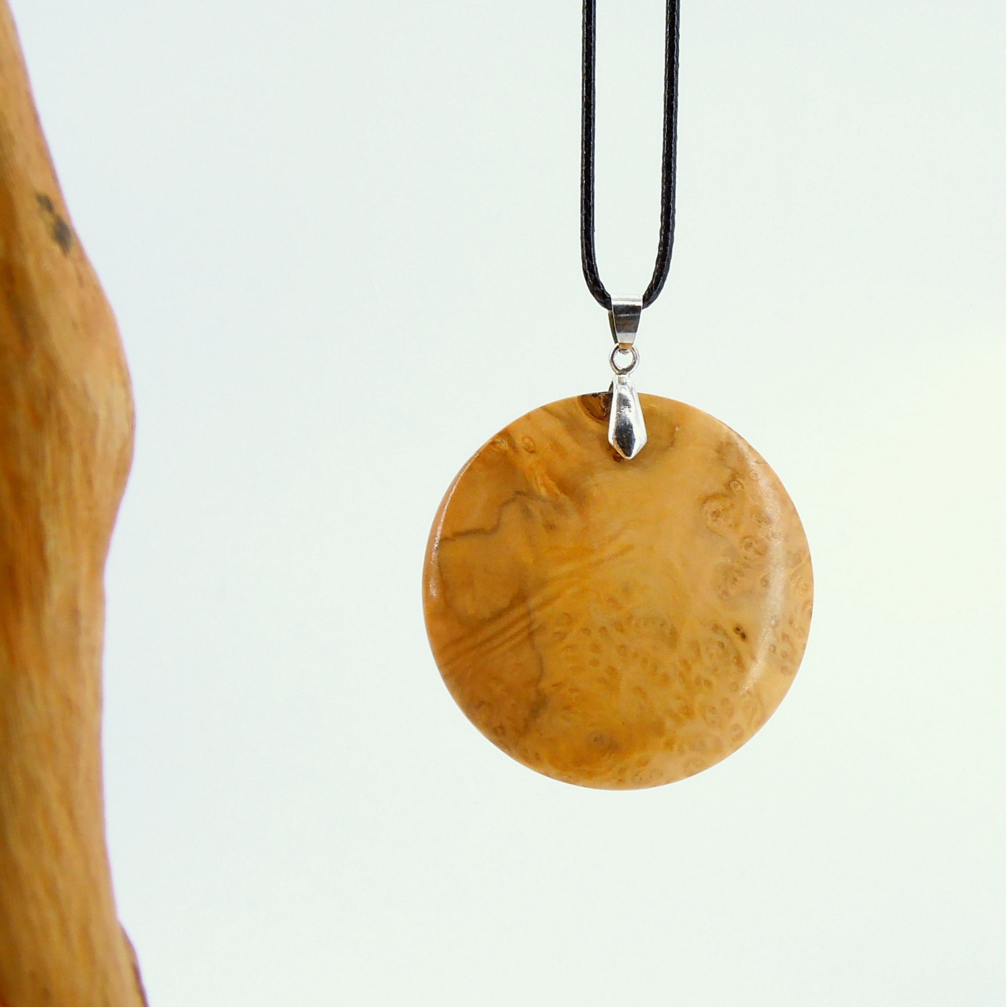 Bijou en bois de buis.