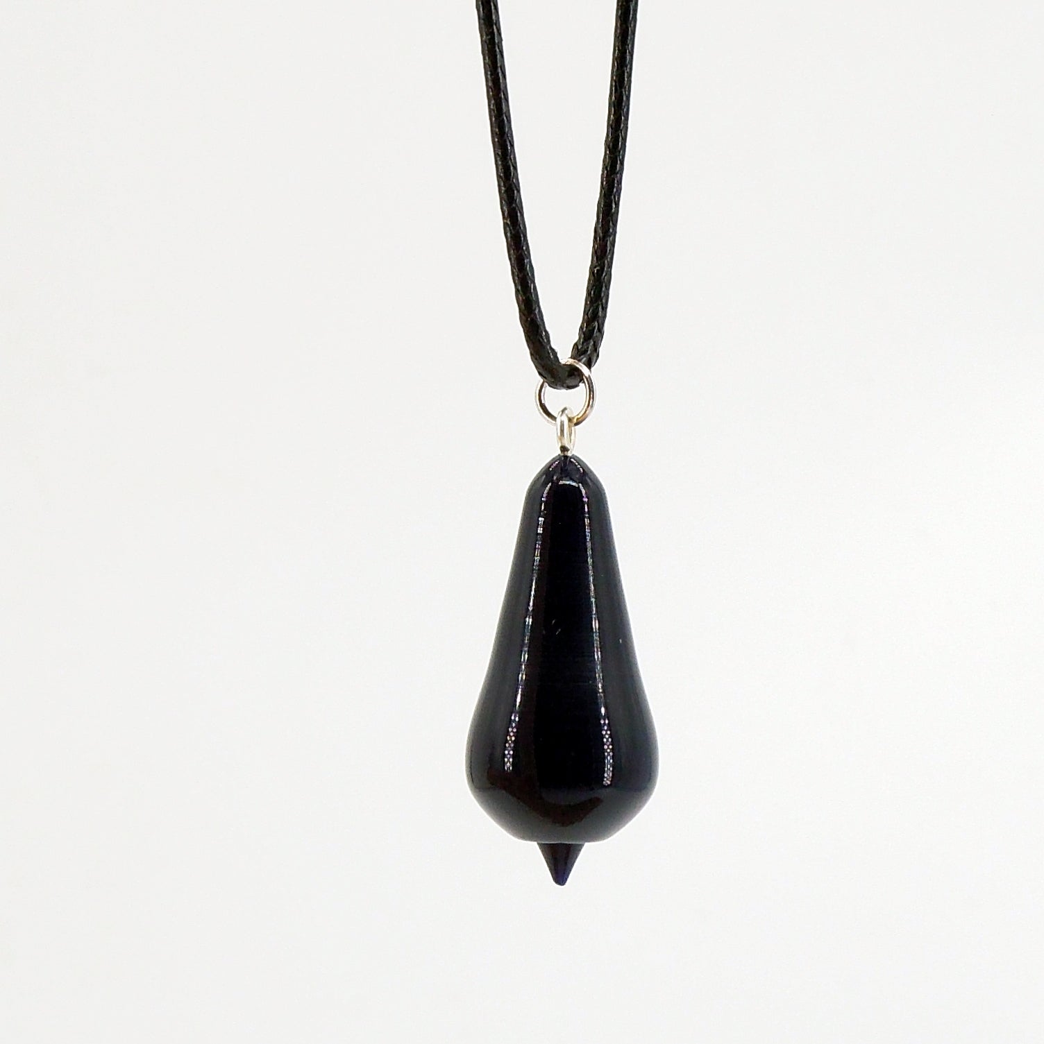 Bijou en galalithe bleue.