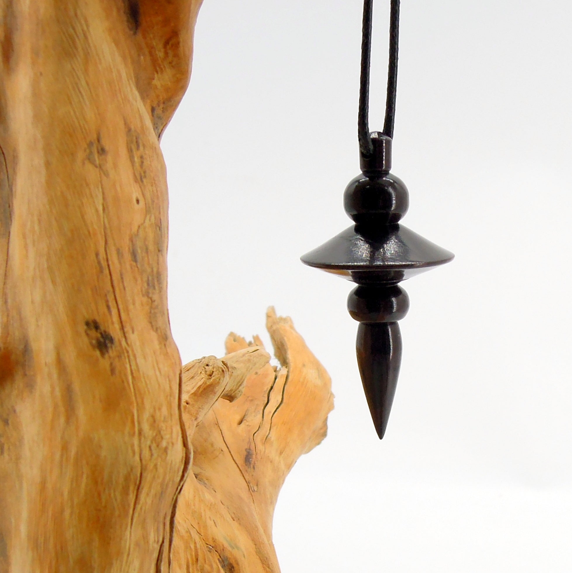 Pendule divinatoire artisanal en ébène avec oeilleton