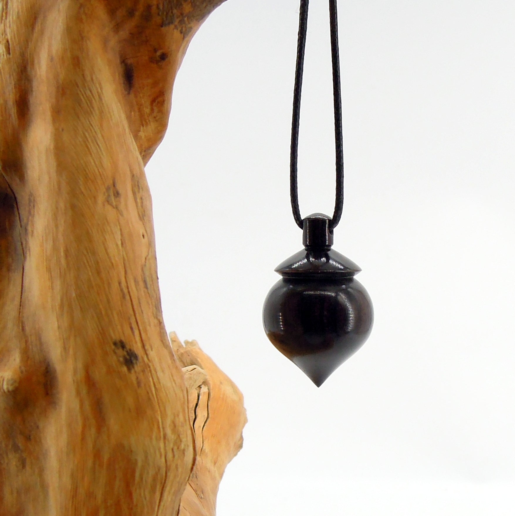 Pendule de radiesthésie artisanal en ébène avec oeilleton