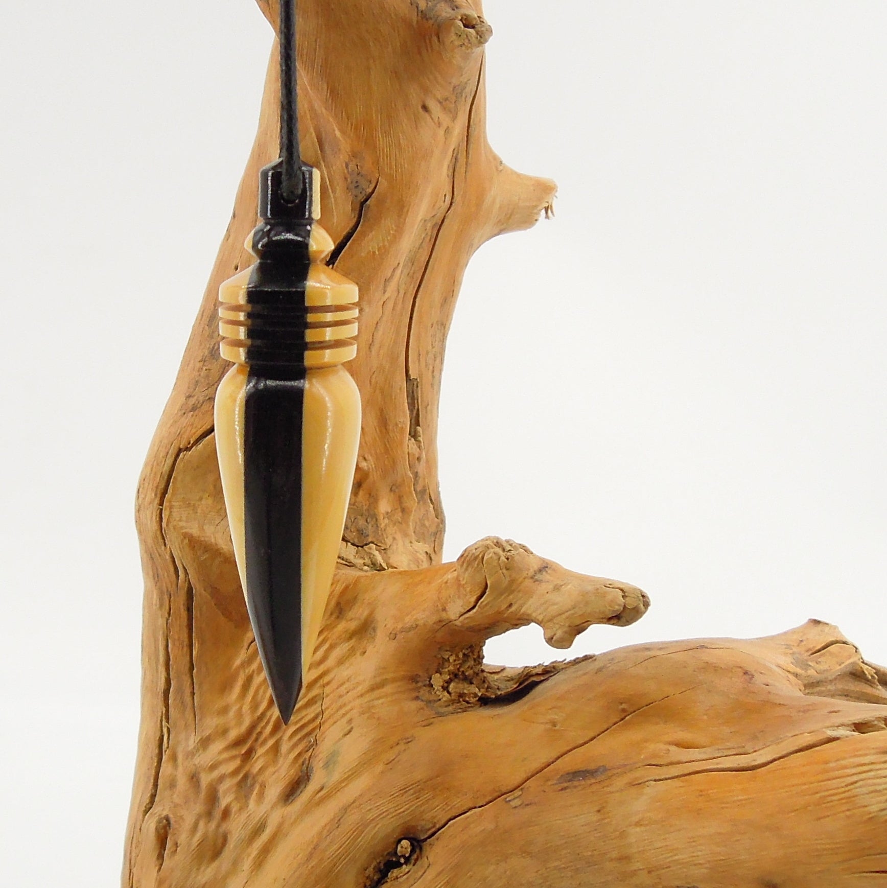 Pendule radiesthésie artisanal en buis et ébène avec oeilleton