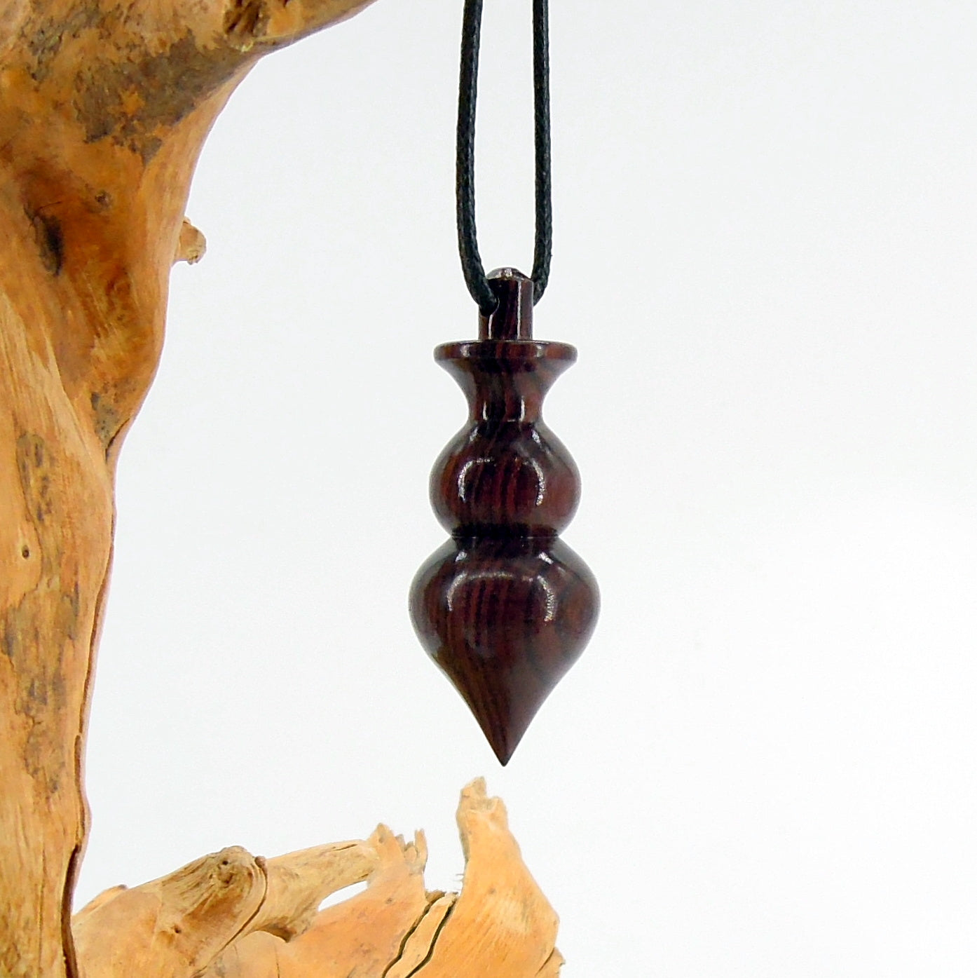 Pendule divinatoire artisanal en bois exotique et ébène avec oeilleton