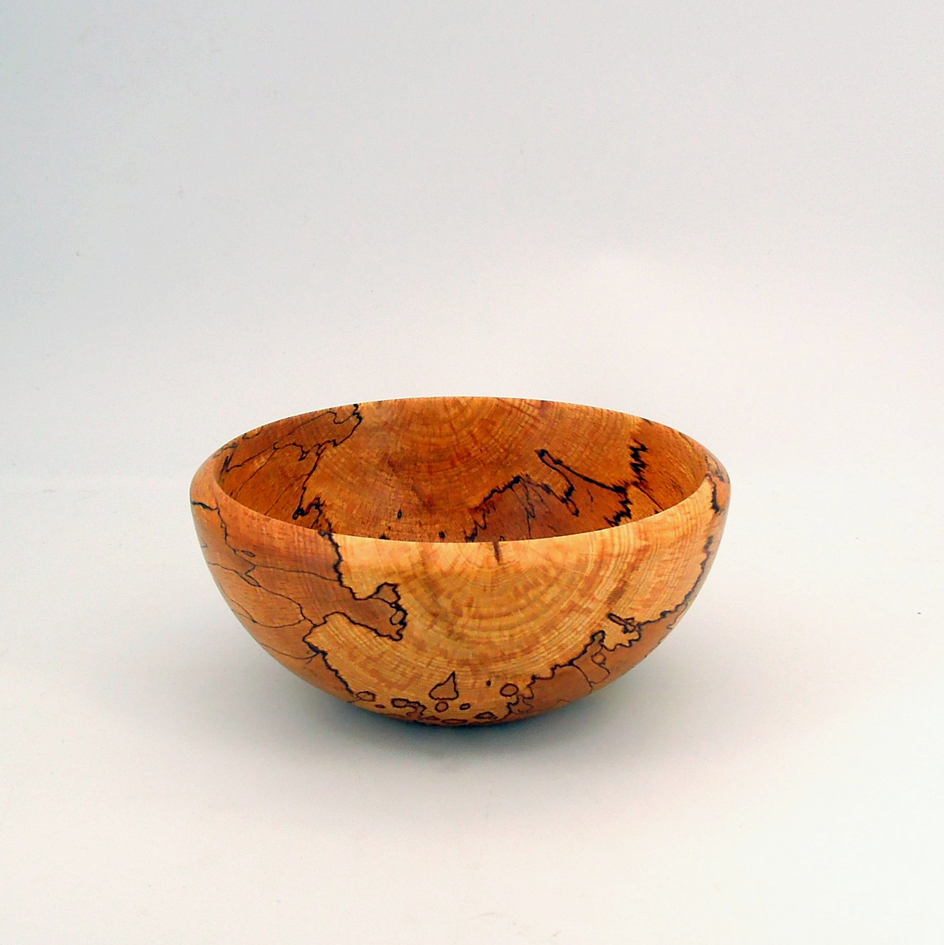Coupe en bois de hêtre échauffé.