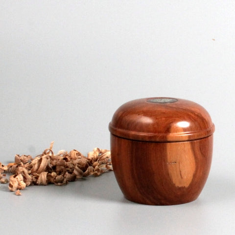 Boite en bois de prunier de Bourgogne avec insert bouton