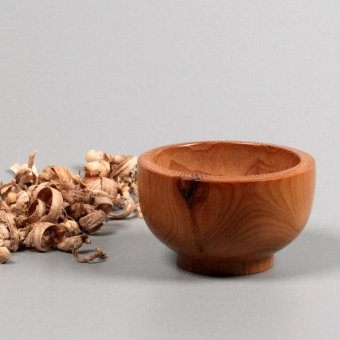 Petit bol bois d’if de Bourgogne.