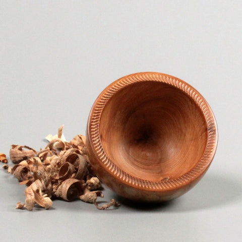 Petit bol bois d’if de Bourgogne.