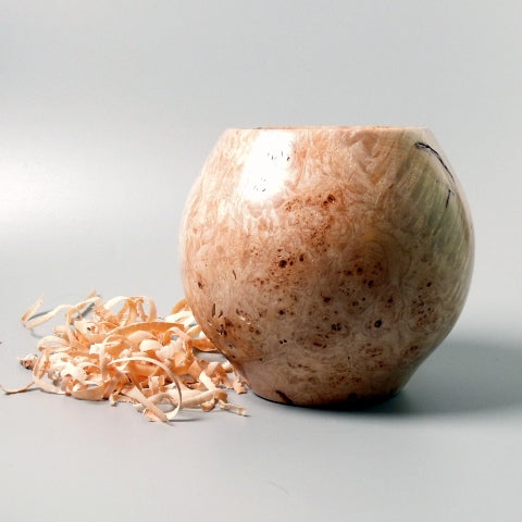 Pot en érable avec présence de loupe. #1