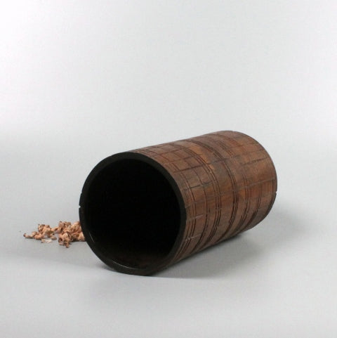 Vase en bois de robinier teinté et texturé. #1