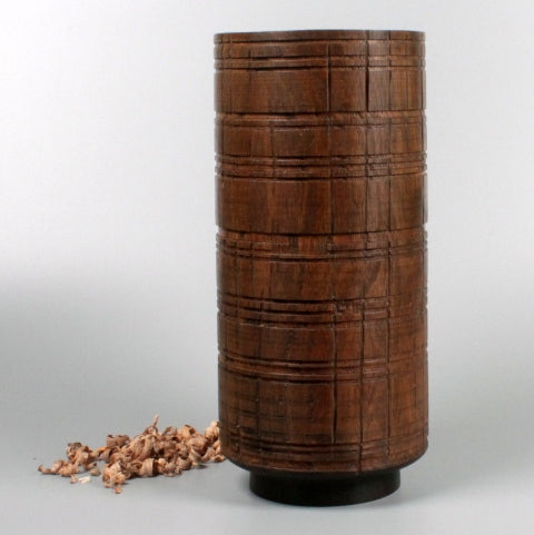 Vase en bois de robinier teinté et texturé. #1