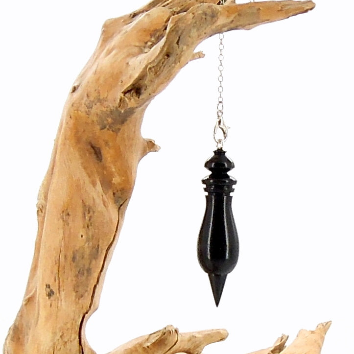 Pendule en ébène avec chainette.
