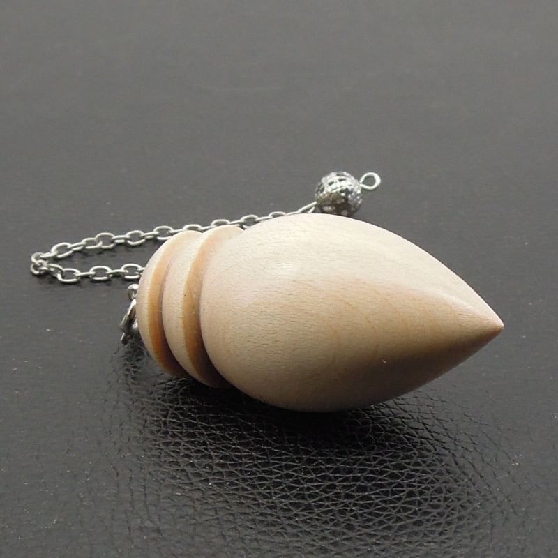 Pendule artisanal de radiesthésie en érable ondé avec chainette. (Copie)