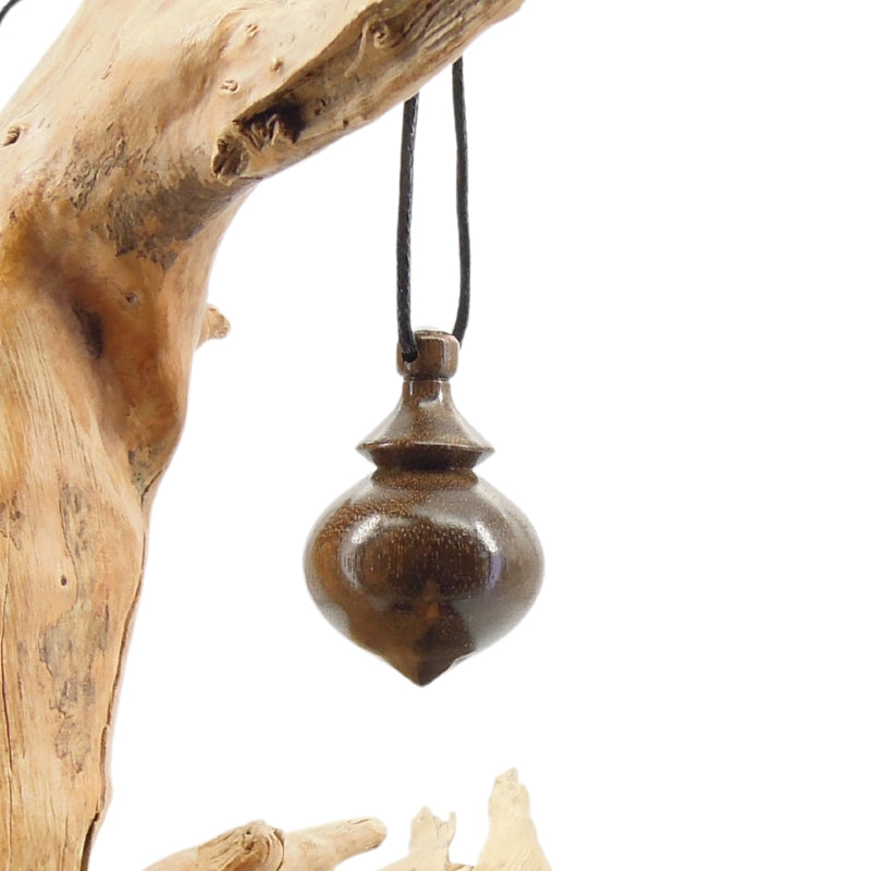 Pendule artisanal de radiesthésie en ziricote avec oeilleton.