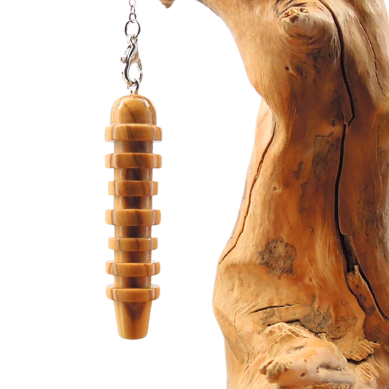 Pendule de bâtisseur plombé artisanal divinatoire en olivier avec chainette.