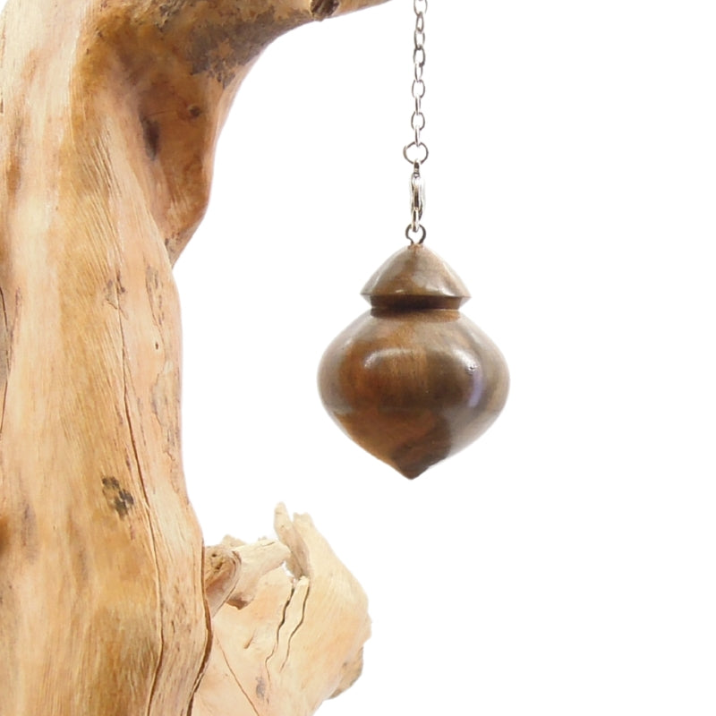 Pendule artisanal de radiesthésie en noyer d'amérique avec chainette