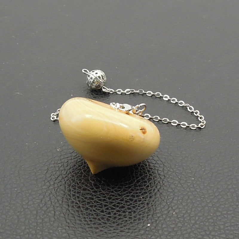 Pendule artisanal de radiesthésie en buis avec chainette.