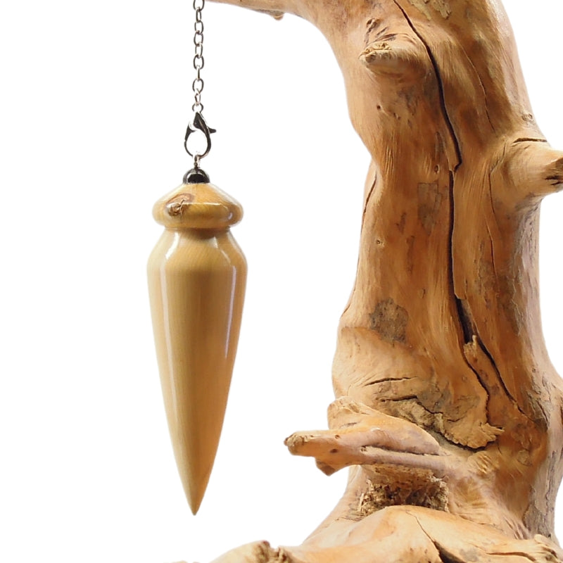 Pendule artisanal de radiesthésie en buis plombé avec chainette.
