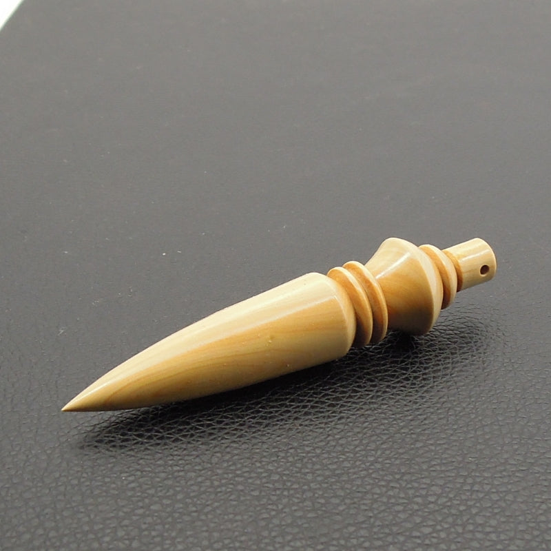 Pendule artisanal de radiesthésie en buis avec oeilleton.