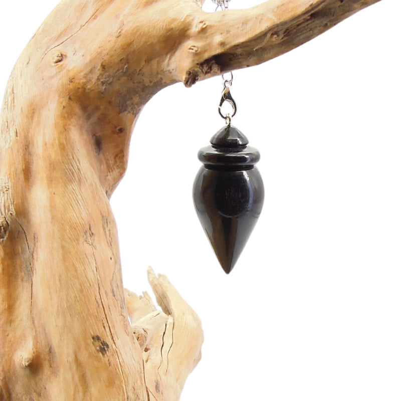 Pendule artisanal divinatoire de radiesthésie en ébène avec chainette.
