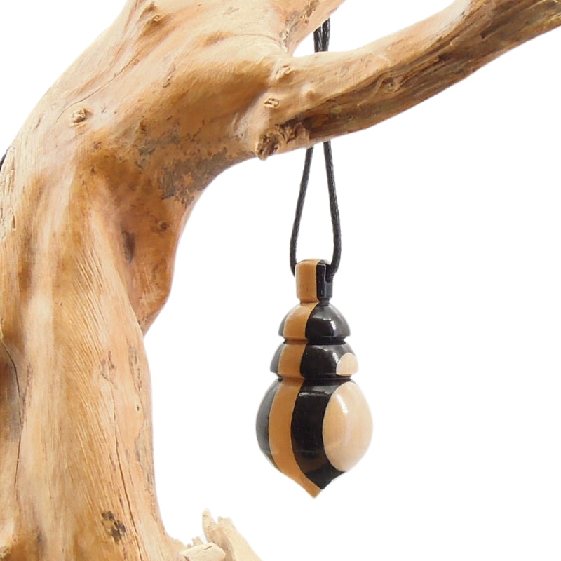 Pendule artisanal divinatoire en buis et ébène avec oeilleton