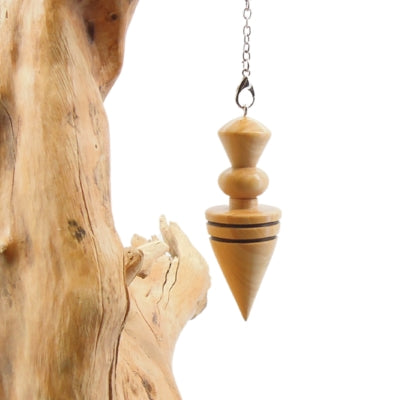 Pendule artisanal de radiesthésie en buis avec chainette.