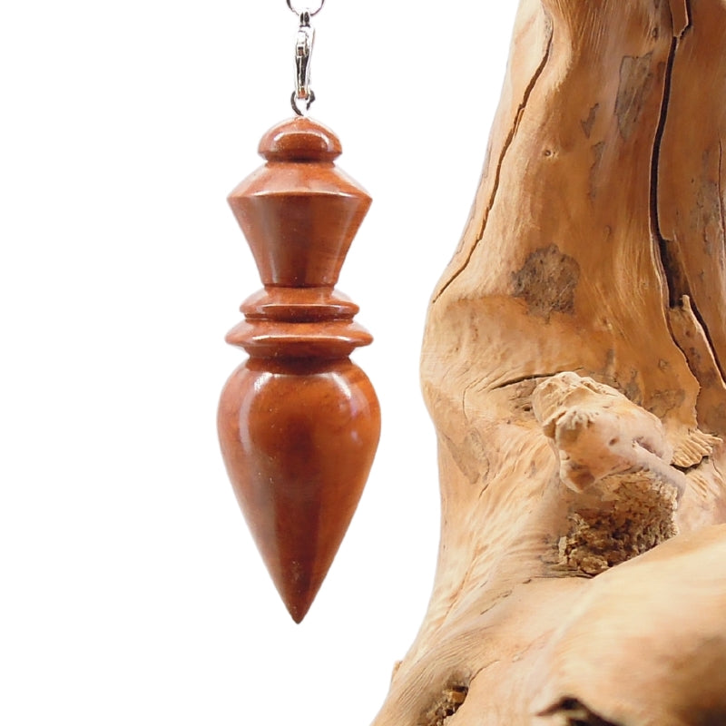 Pendule artisanal de radiesthésie en racine de bruyère avec chainette.